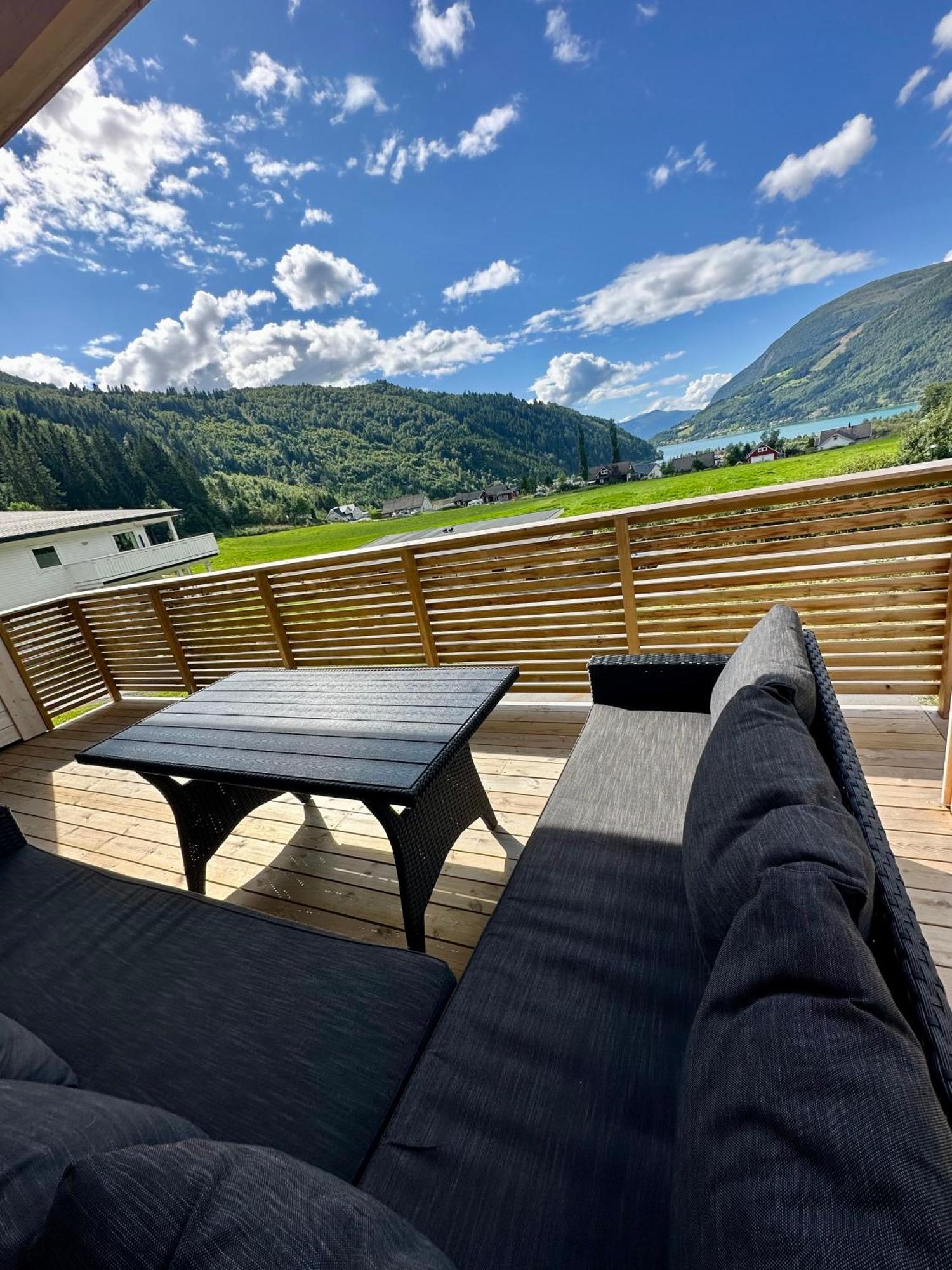 Loen Panorama Apartment Stryn Bagian luar foto